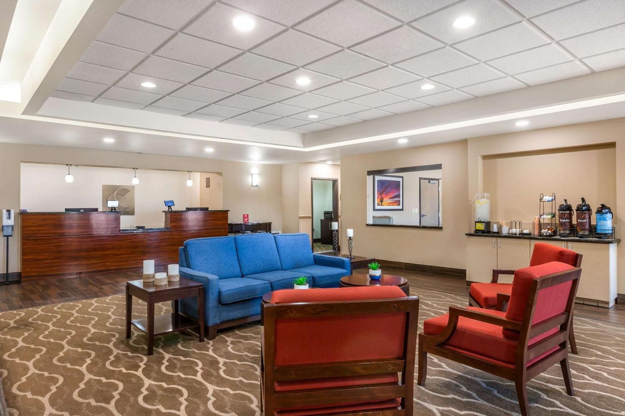 Hotel Comfort And I-8