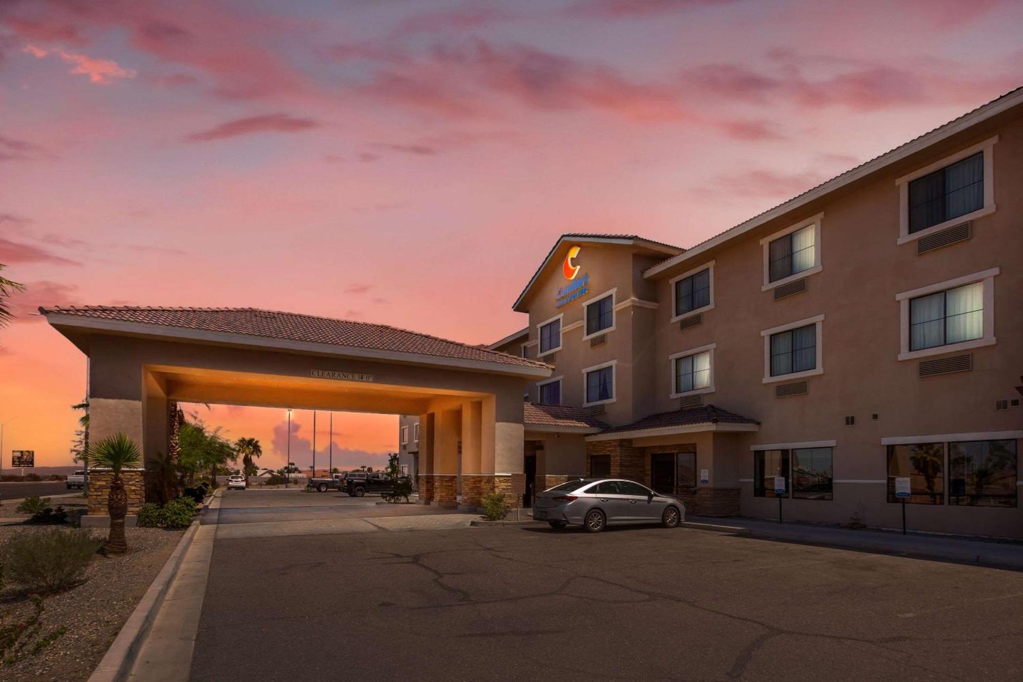 Comfort And I-8 Hotel 3*
