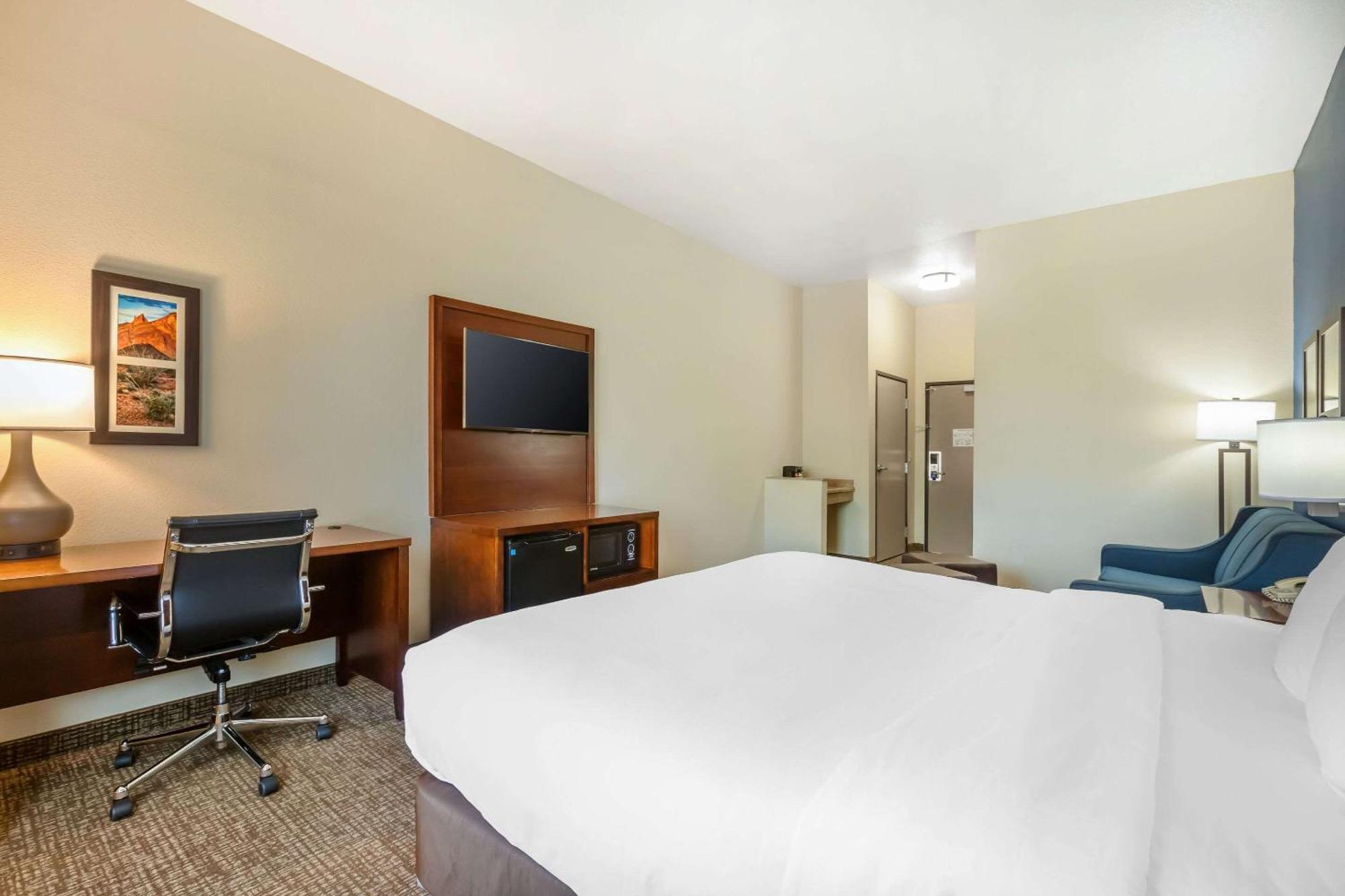 Comfort And I-8 Hotel 3*