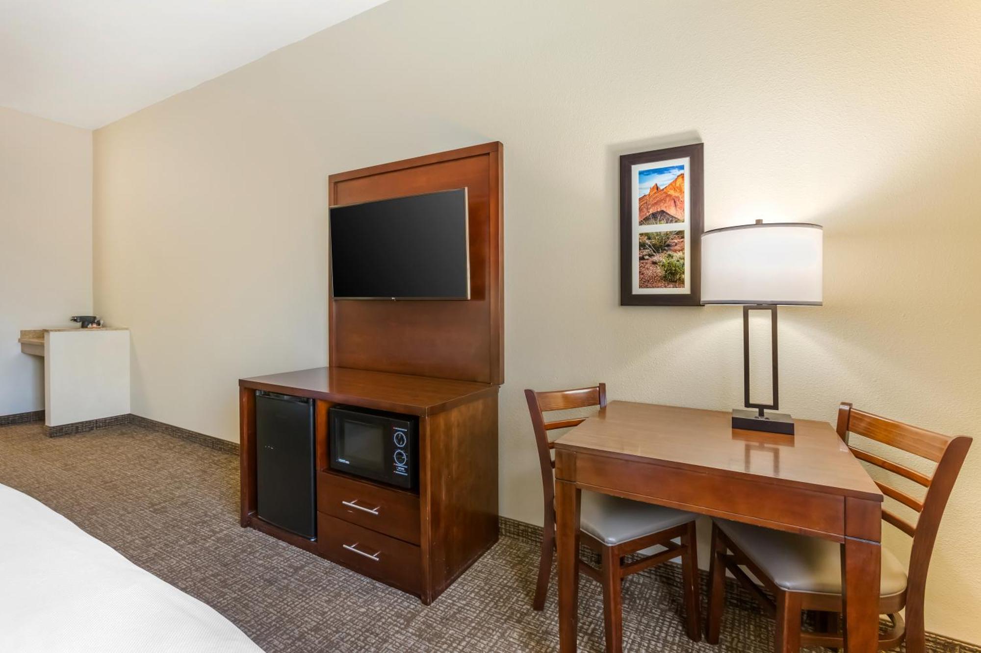 Comfort And I-8 Hotel Yuma